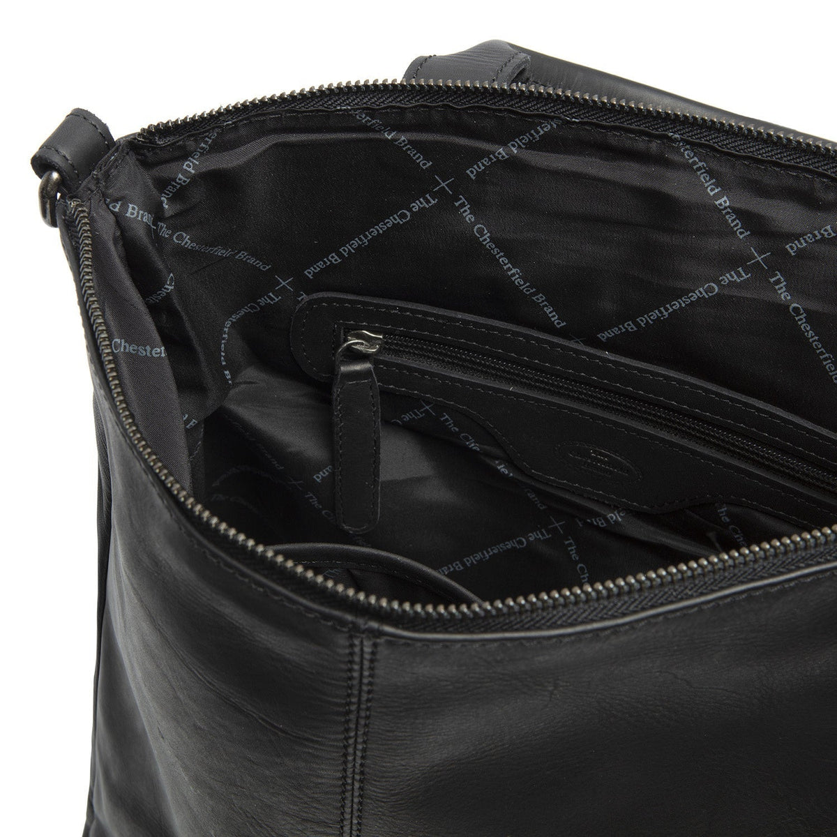 Solid Antique Brass Hardware &amp; Heavy-Duty Dual Zipper Detail on Manchester Full-Grain Leather Backpack da Donna