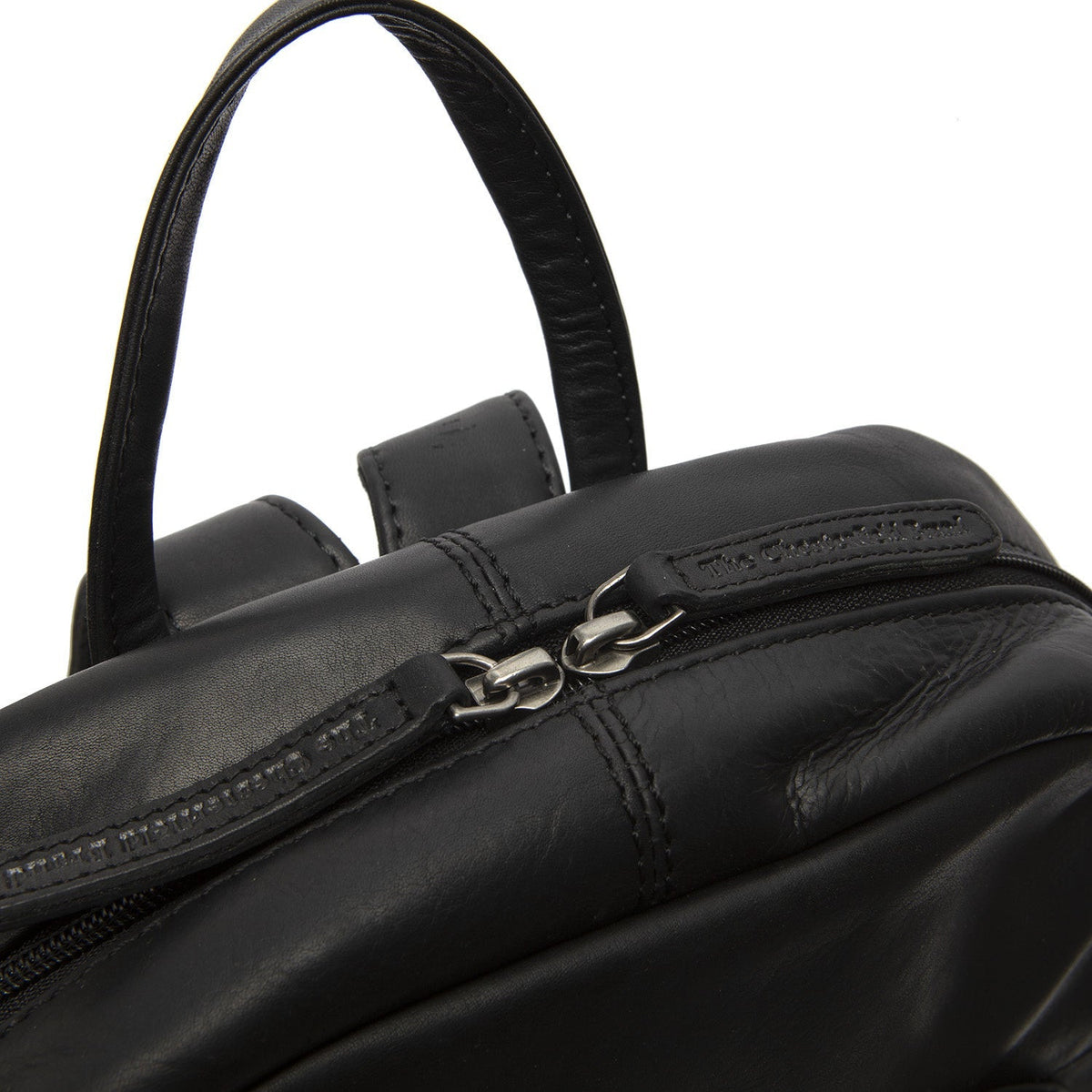 Solid Antique Brass Hardware &amp; Heavy-Duty Dual Zipper Detail on Santana Full-Grain Leather Backpack da Donna