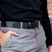 Aayden Full-Grain Cintura in Pelle da Uomo - Structured Side Profile Showing Gusset Depth &amp; Expansion Capacity