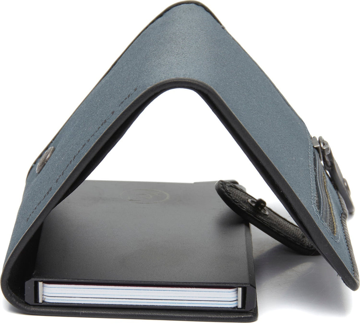 Delsbo Full-Grain Leather Card Holder da Donna - Structured Side Profile Showing Gusset Depth &amp; Expansion Capacity