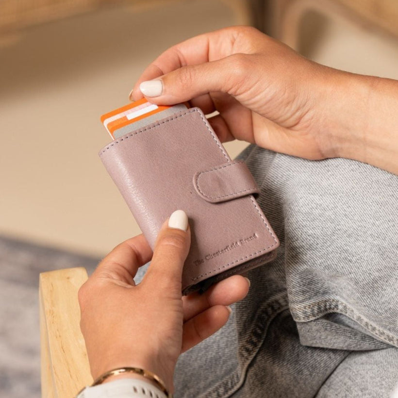 Kaunas Full-Grain Leather Card Holder da Donna