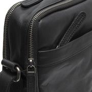 Solid Antique Brass Hardware &amp; Heavy-Duty Dual Zipper Detail on Alva Full-Grain Leather Crossbody Bag da Uomo