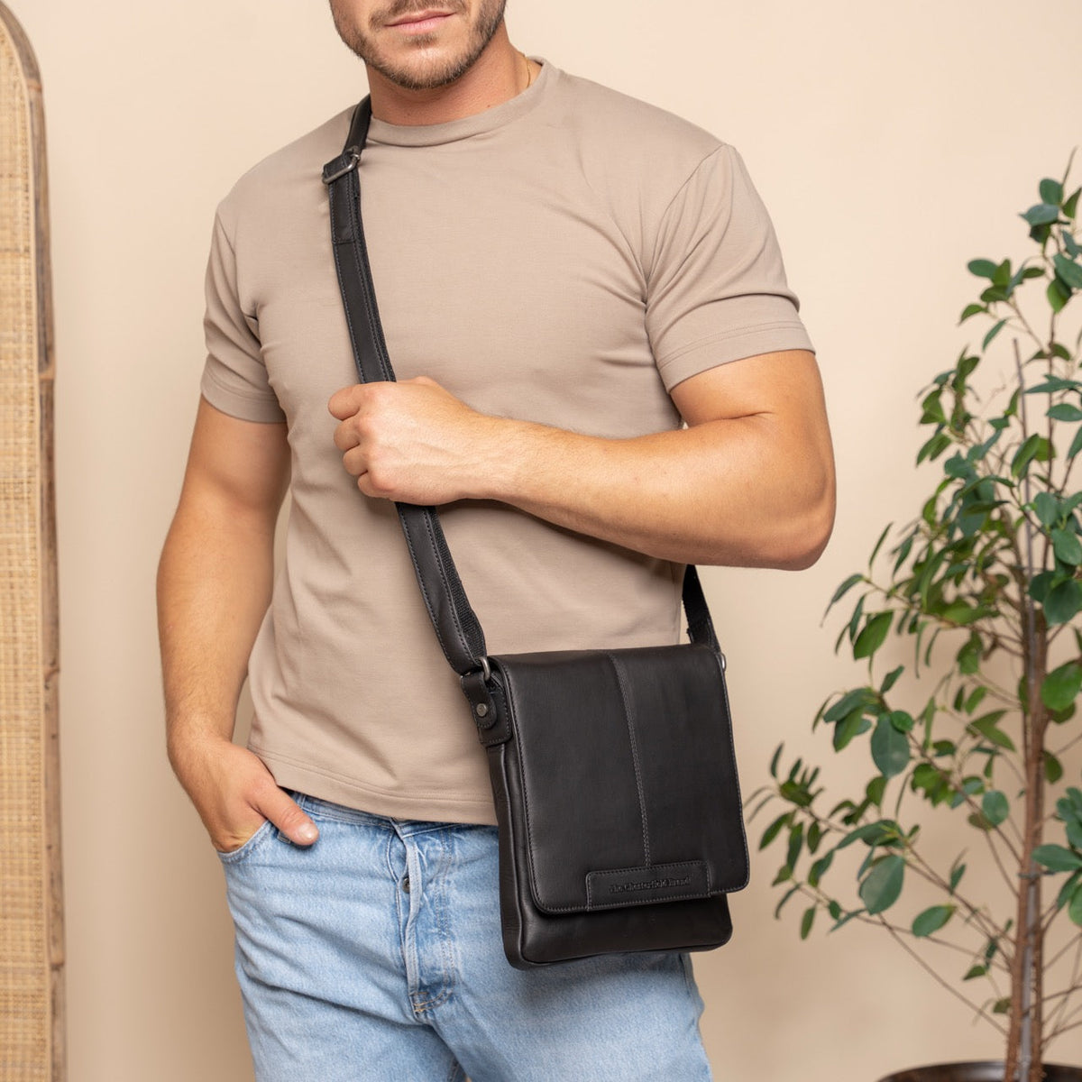Bodin Full-Grain Leather Crossbody Bag da Donna - Structured Side Profile Showing Gusset Depth &amp; Expansion Capacity