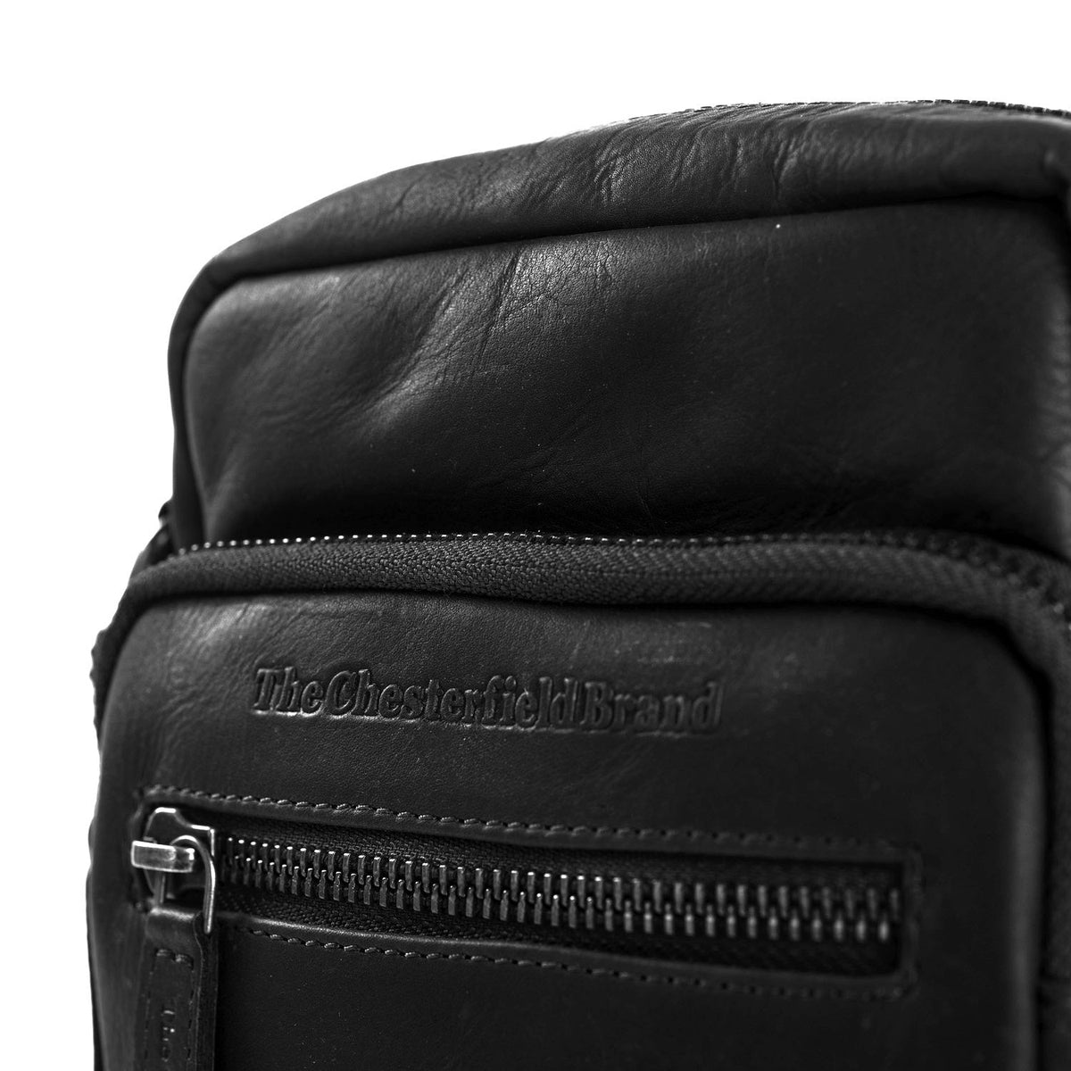 Solid Antique Brass Hardware &amp; Heavy-Duty Dual Zipper Detail on Bremen Full-Grain Leather Crossbody Bag da Uomo