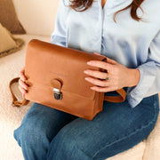 
Lunor Borsa a tracolla in pelle pieno fiore – alternate product view 3