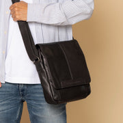 
Classic 100% Full-Grain leather Bag - Prospettiva posteriore con spallacci in pelle rinforzati