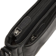 
Solid Antique Brass Hardware & Heavy-Duty Dual Zipper Detail on Southampton Borsa a tracolla in pelle pieno fiore