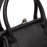 Classic 100% Full-Grain leather Goods - Vista posteriore Showing Tailored Shoulder Fit &amp; Clean Hemline