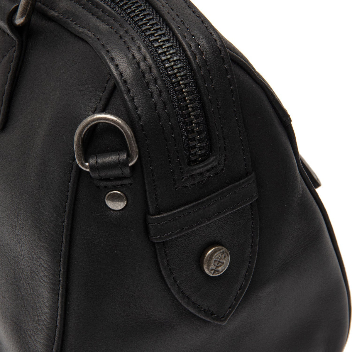 Dettaglio ravvicinato of Classic Collar &amp; Heavy-Duty Zipper Hardware on Dalford Full-Grain Leather Handbag da Donna