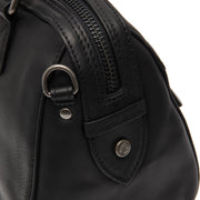 Dettaglio ravvicinato of Classic Collar &amp; Heavy-Duty Zipper Hardware on Dalford Full-Grain Leather Handbag da Donna