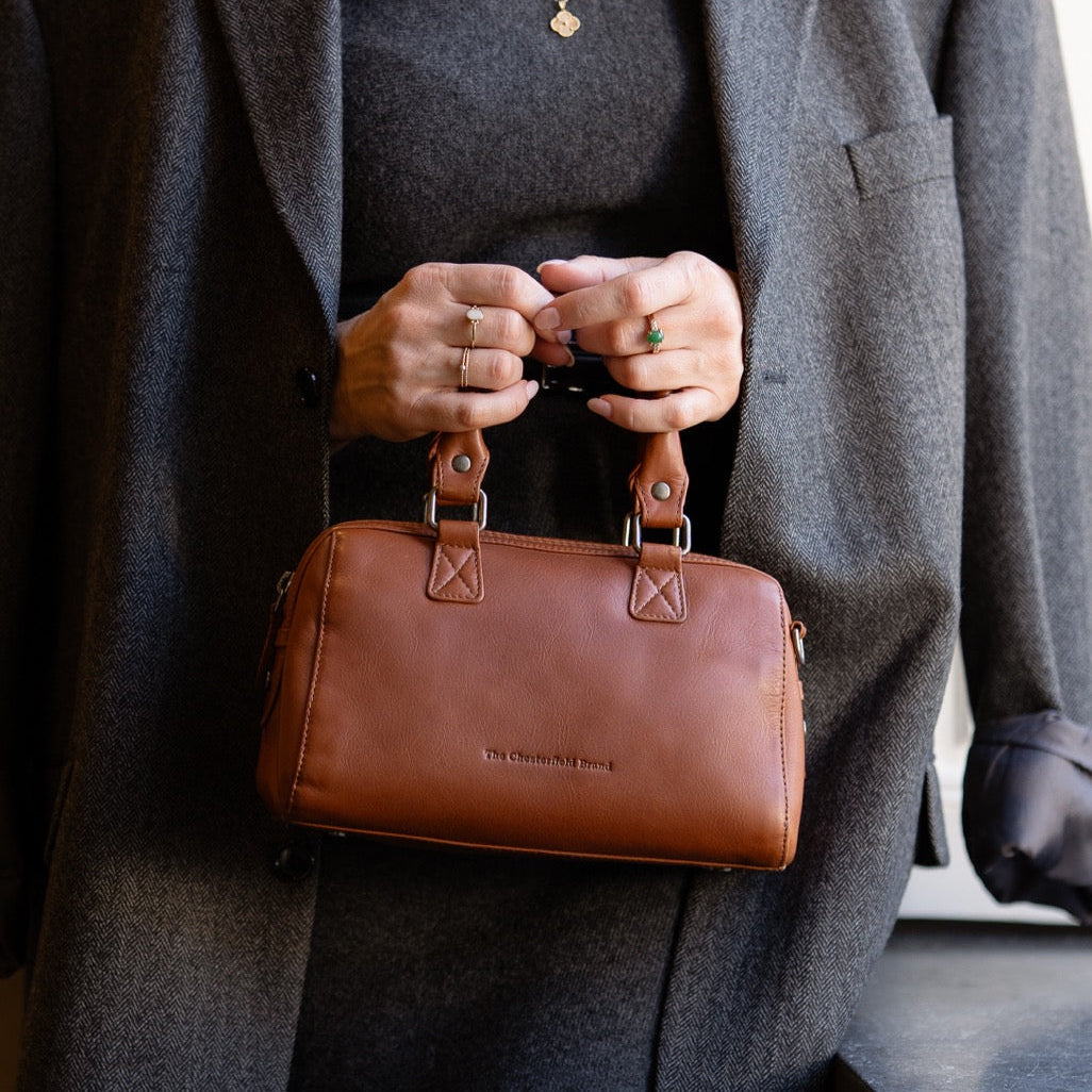 Styled Fit Perspective of Dalford Full-Grain Leather Handbag da Donna on Model - Natural Daylight Drape