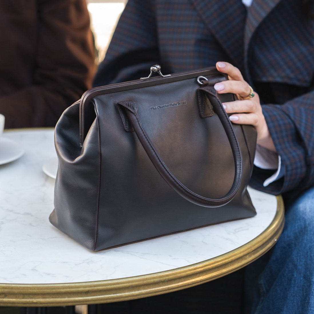 Styled Fit Perspective of Dorin Full-Grain Leather Handbag da Donna on Model - Natural Daylight Drape