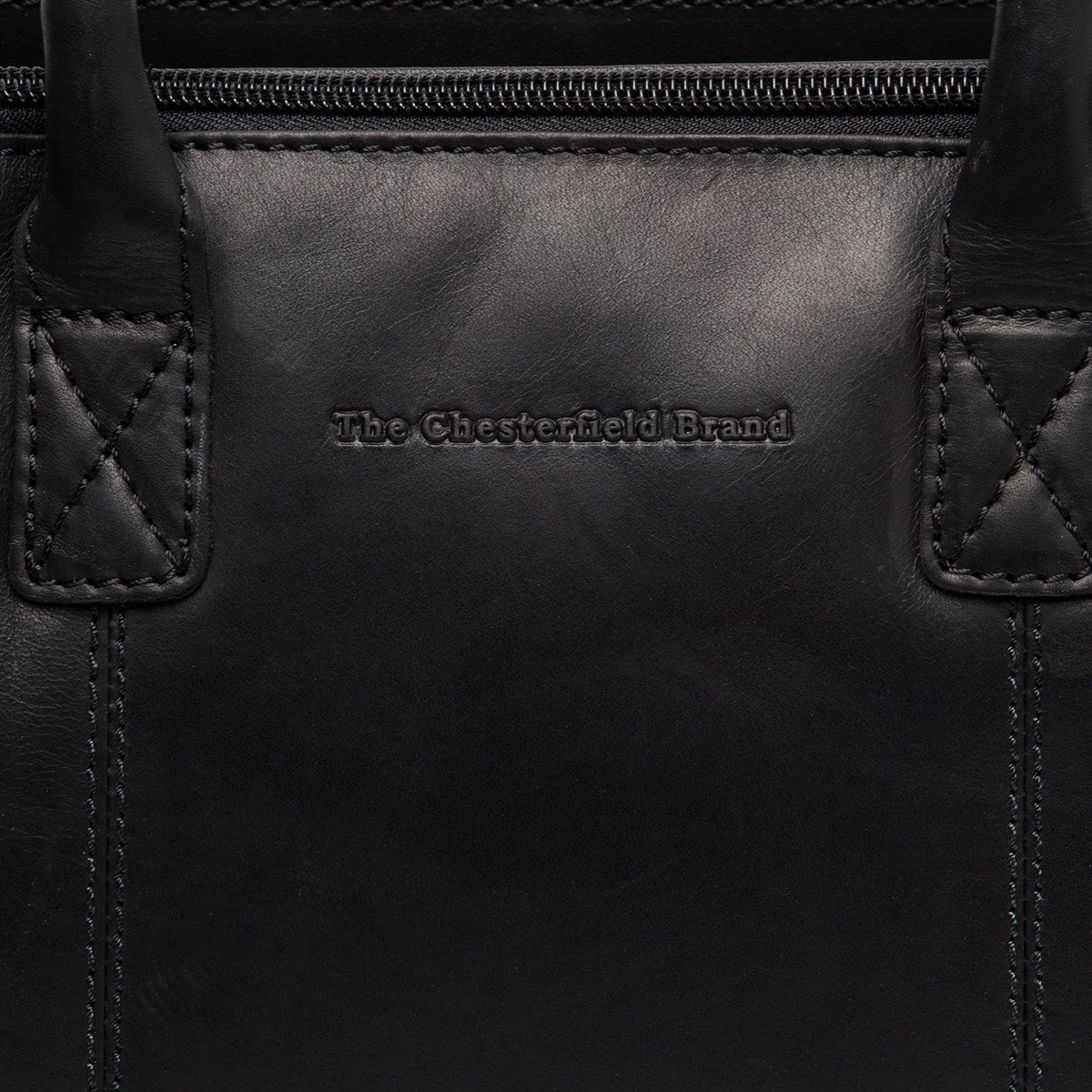 Classic 100% Full-Grain leather Goods - Vista posteriore Showing Tailored Shoulder Fit &amp; Clean Hemline