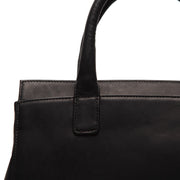 Dettaglio ravvicinato of Classic Collar &amp; Heavy-Duty Zipper Hardware on Garda Full-Grain Leather Handbag da Donna