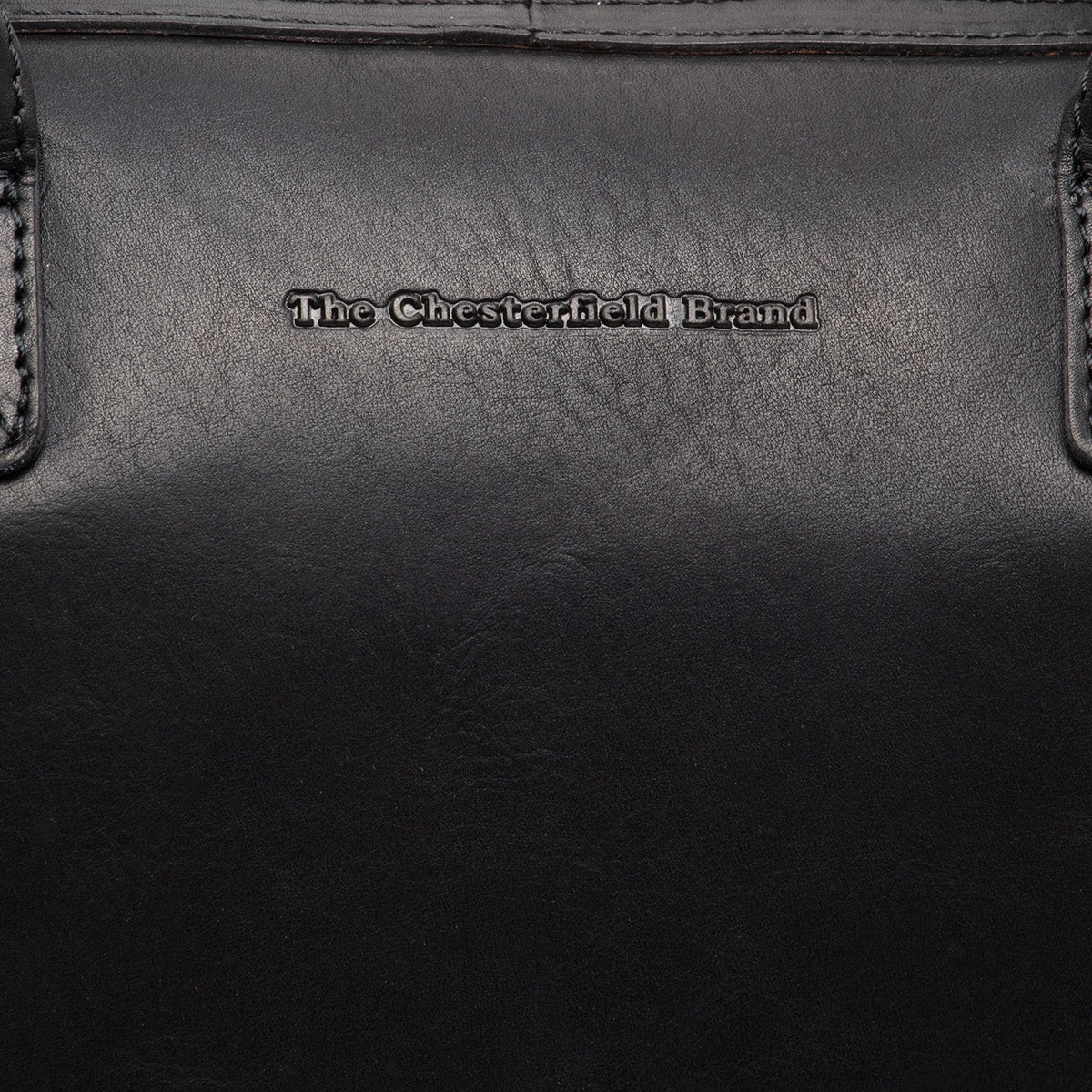 Dettaglio ravvicinato of Classic Collar &amp; Heavy-Duty Zipper Hardware on Langton Full-Grain Leather Handbag da Donna
