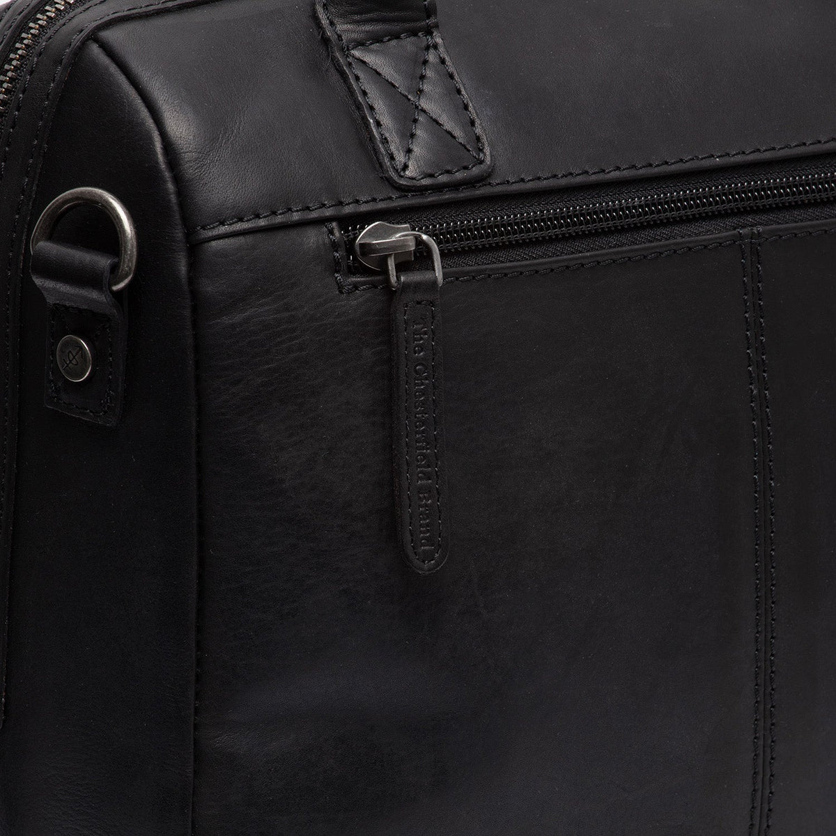 Tailored Rib Cuffs &amp; Hem Craftsmanship Construction Detail on Langton Full-Grain Leather Handbag da Donna