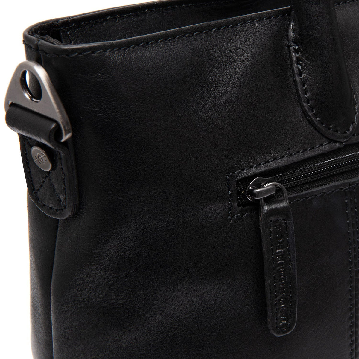 
Dettaglio ravvicinato of Classic Collar & Heavy-Duty Zipper Hardware on Pergamino Borsa a mano in pelle pieno fiore