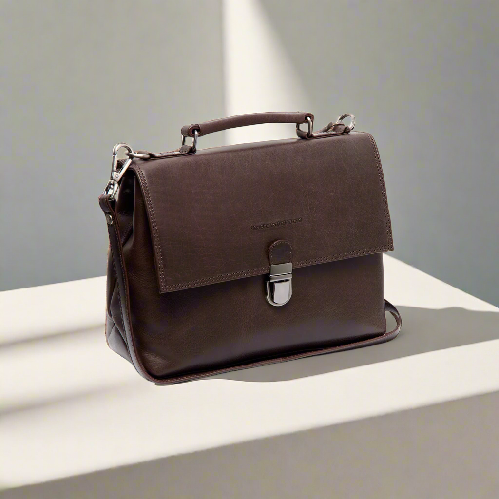 Styled Fit Perspective of Renata Full-Grain Leather Handbag da Donna on Model - Natural Daylight Drape