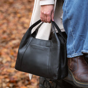Classic 100% Full-Grain leather Goods - Vista posteriore Showing Tailored Shoulder Fit &amp; Clean Hemline