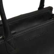 Classic 100% Full-Grain leather Goods - Vista posteriore Showing Tailored Shoulder Fit &amp; Clean Hemline
