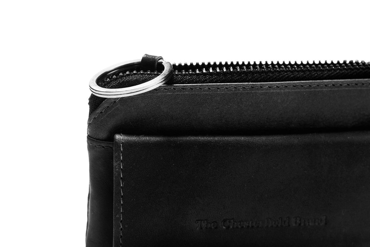 Oliver Full-Grain Leather Key Case da Donna - Lateral Side Profile View Showing Sleeve Cut &amp; Athletic Taper Fit