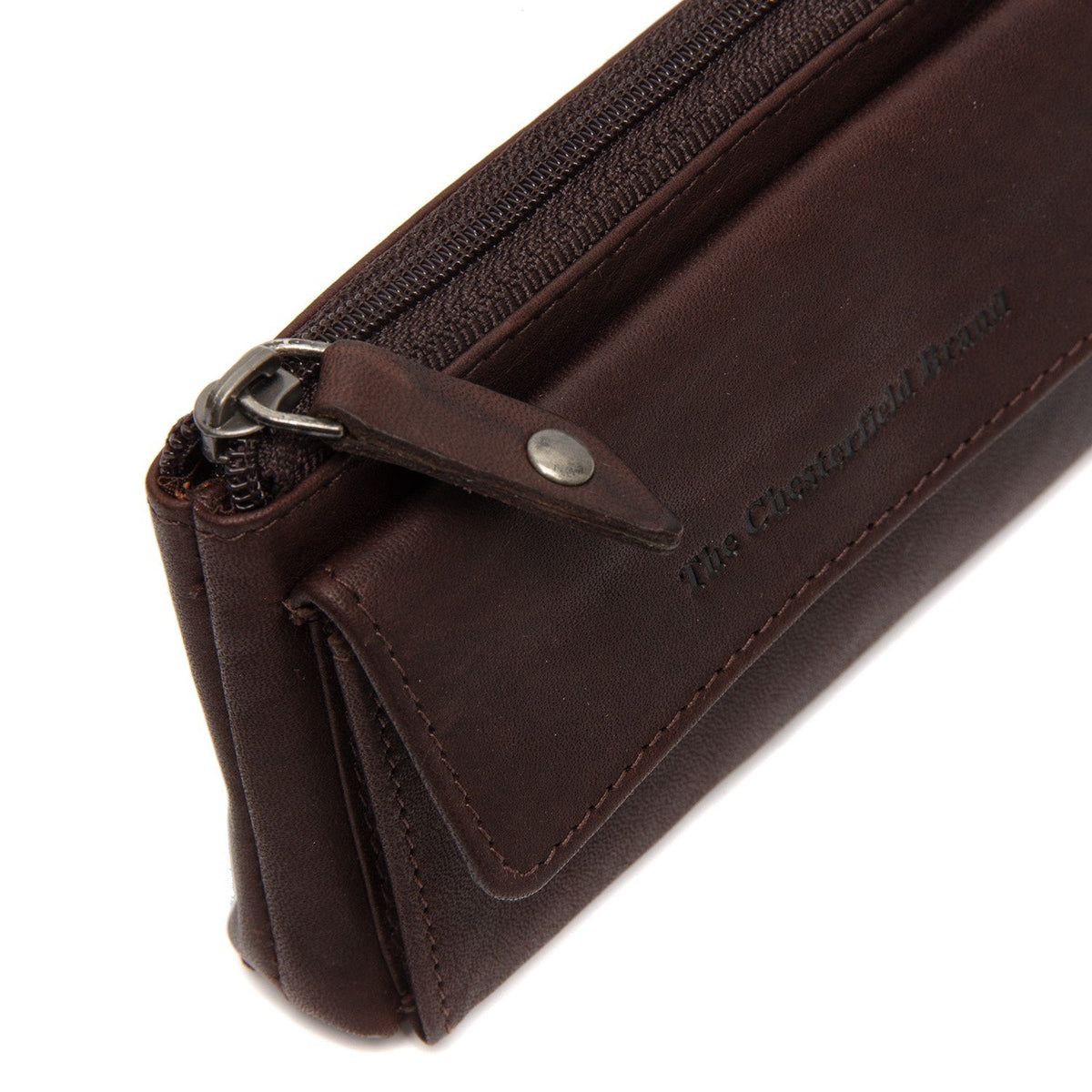 Styled Fit Perspective of Violette Full-Grain Leather Key Case da Donna on Model - Natural Daylight Drape