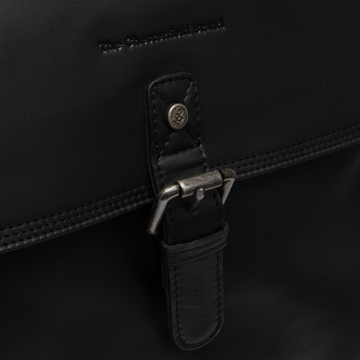 Vista interna Showing Dedicated Padded Laptop Sleeve & Multi-Compartment Organization