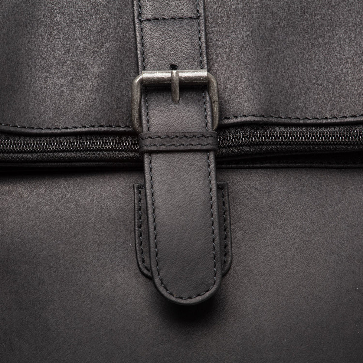 Solid Antique Brass Hardware &amp; Heavy-Duty Dual Zipper Detail on Larsson Full-Grain Leather Laptop Backpack da Donna