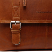 Solid Antique Brass Hardware &amp; Heavy-Duty Dual Zipper Detail on Imperia Full-Grain Leather Laptop Bag da Uomo