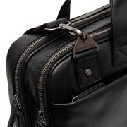 Solid Antique Brass Hardware &amp; Heavy-Duty Dual Zipper Detail on Iseo Full-Grain Leather Laptop Bag da Uomo