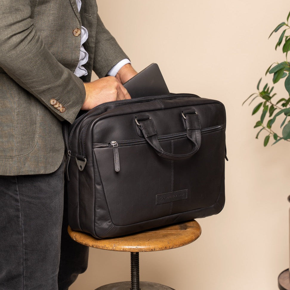 Seth Full-Grain Leather Laptop Bag da Uomo - Structured Side Profile Showing Gusset Depth &amp; Expansion Capacity