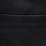 Dettaglio ravvicinato of Classic Collar &amp; Heavy-Duty Zipper Hardware on Alesund Full-Grain Leather Phone Bag da Donna