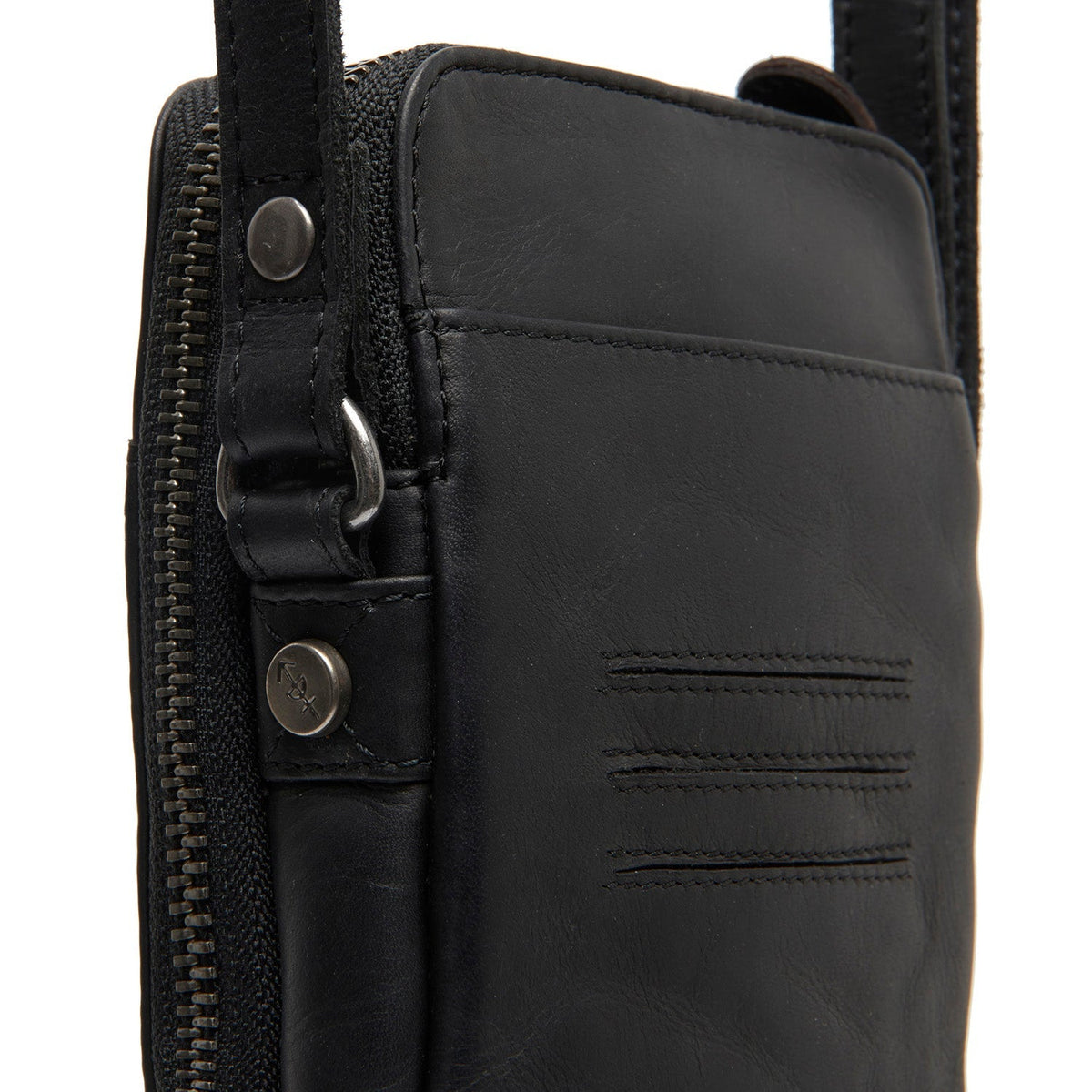 Alesund Full-Grain Leather Phone Bag da Donna - Lateral Side Profile View Showing Sleeve Cut &amp; Athletic Taper Fit