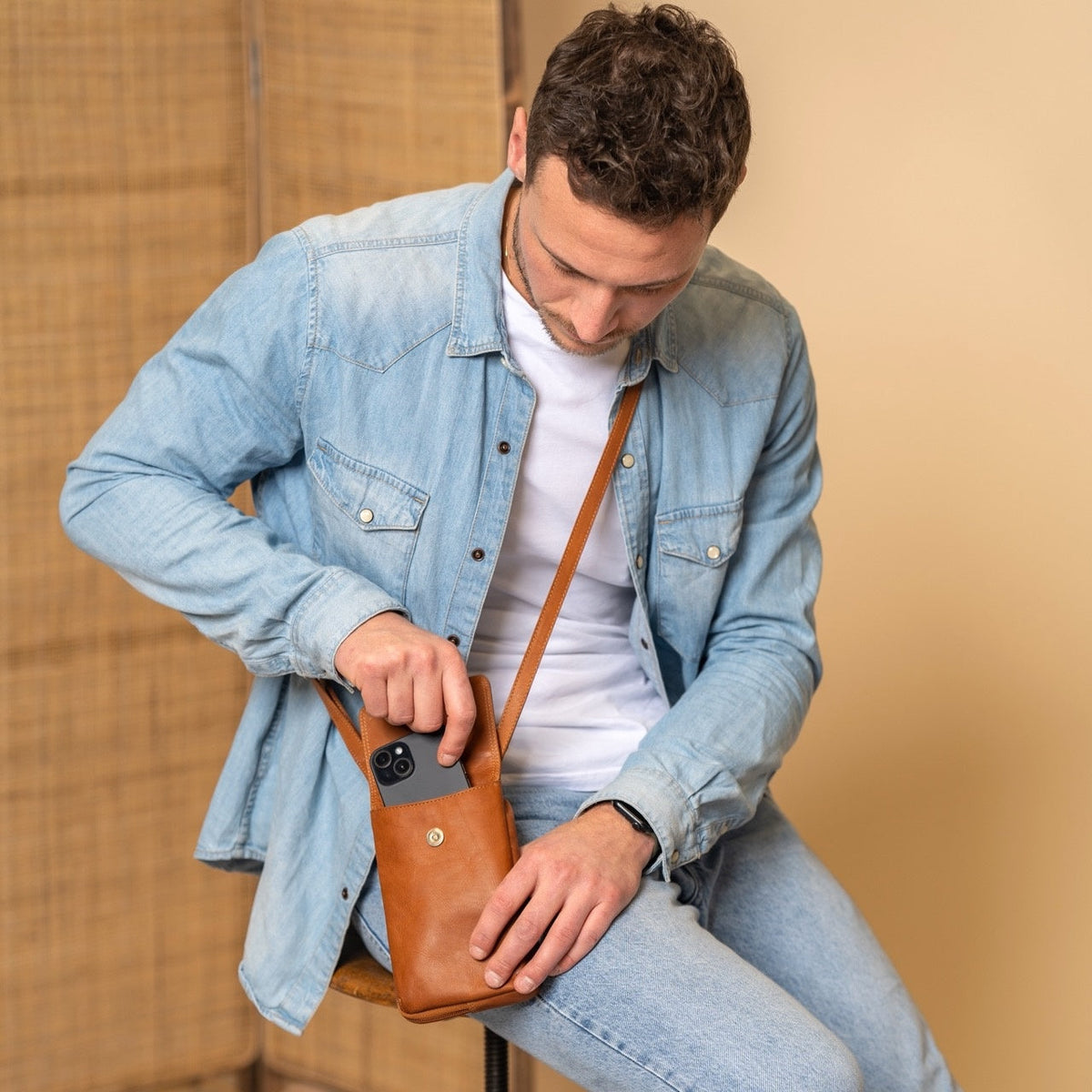Langley Full-Grain Leather Phone Bag da Donna – Vista prodotto alternativa 3