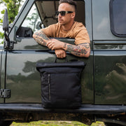 
Bornholm Pelle Pieno Fiore Roll-top Backpack - Profilo laterale strutturato con profondità del soffietto