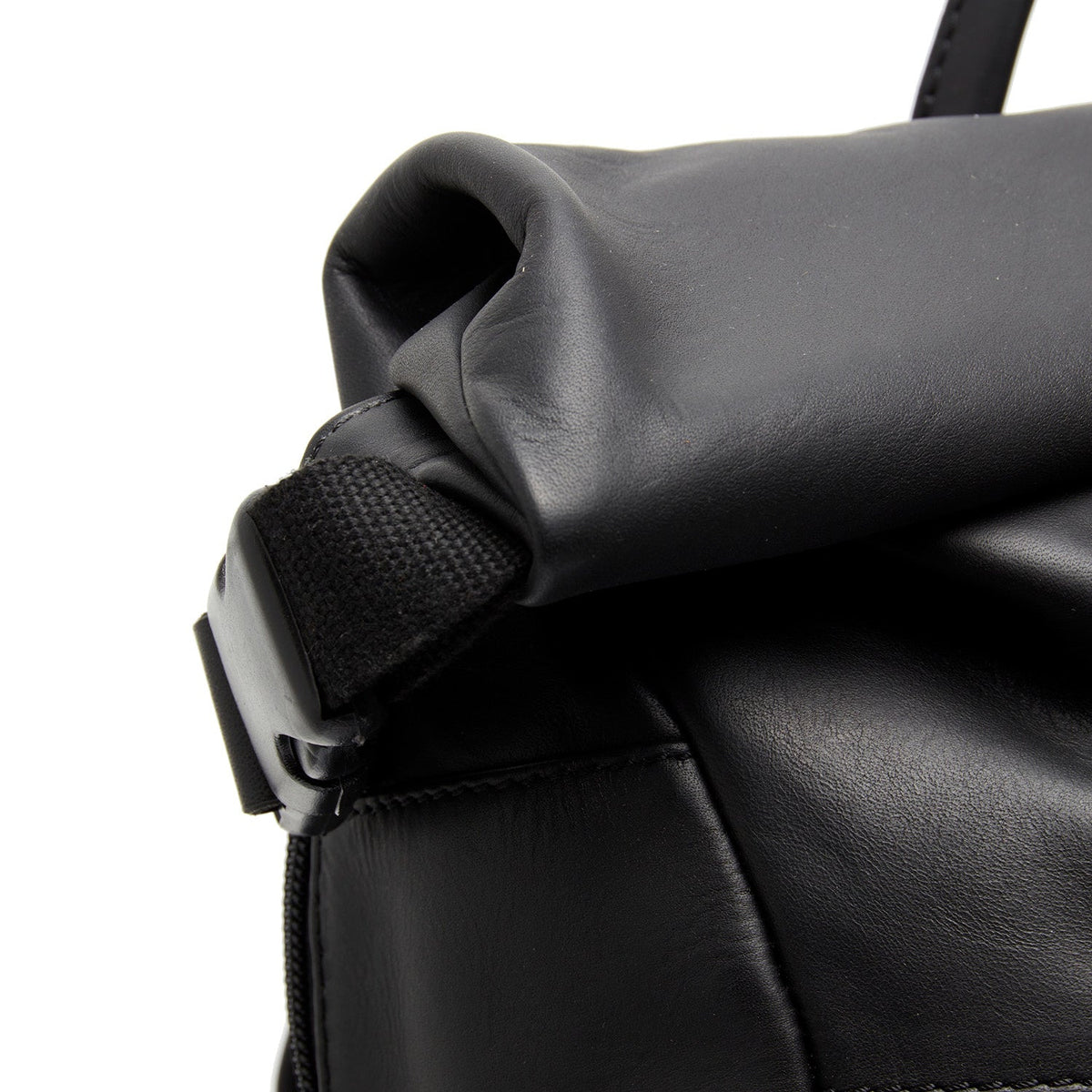 Mazara Full-Grain Leather Roll-top Backpack da Donna - Structured Side Profile Showing Gusset Depth &amp; Expansion Capacity