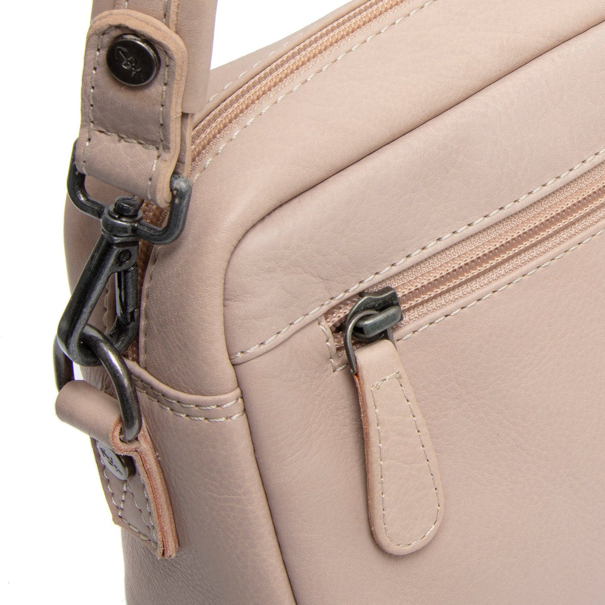 Vista interna Showing Dedicated Padded Laptop Sleeve &amp; Multi-Compartment Organization