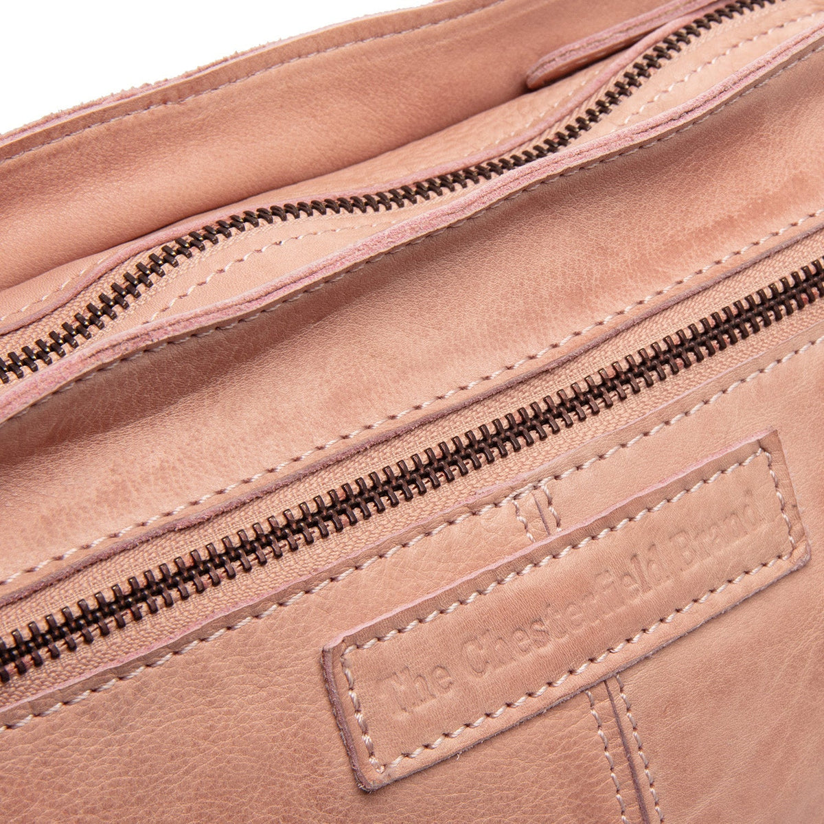 Vista interna Showing Dedicated Padded Laptop Sleeve &amp; Multi-Compartment Organization
