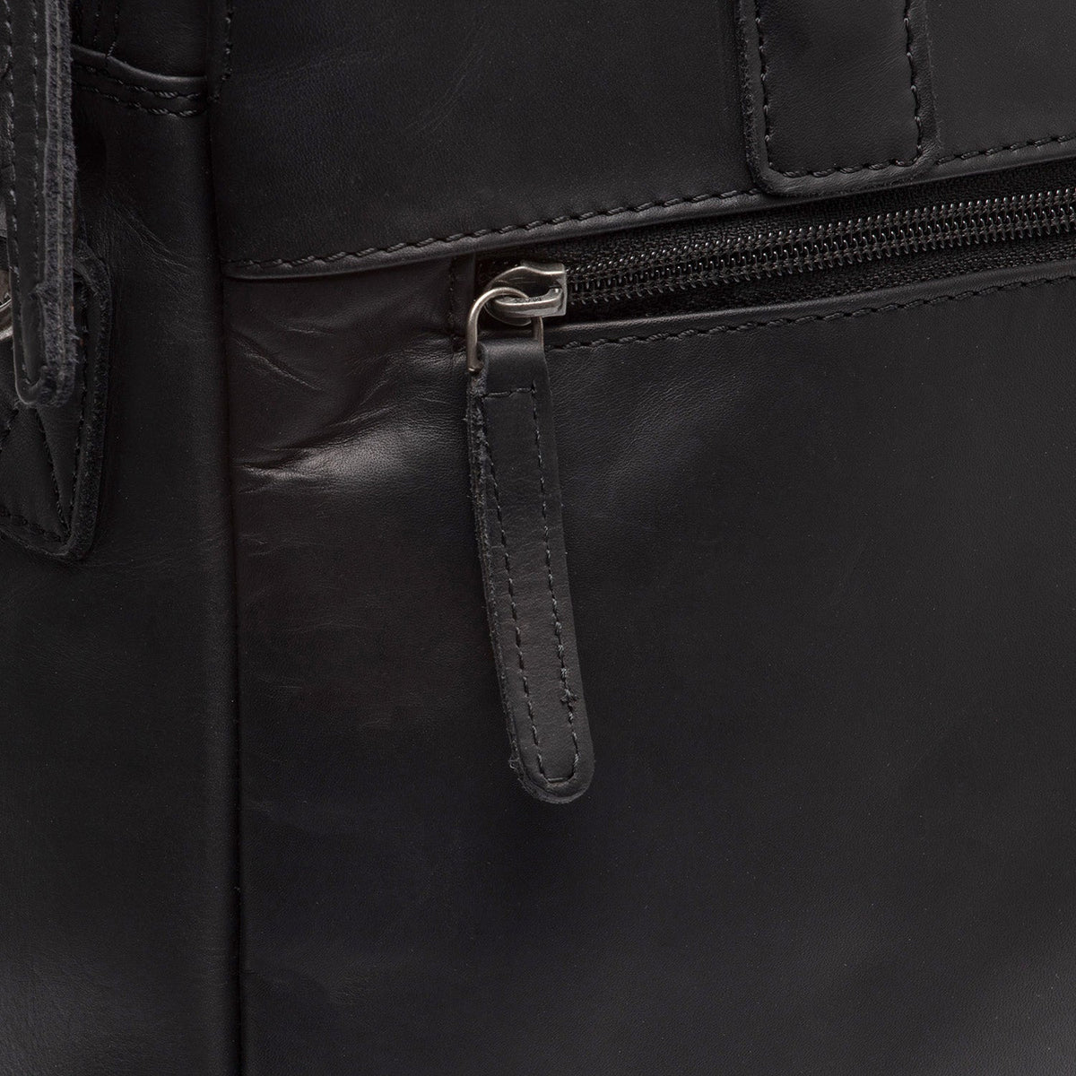 Vista interna Showing Dedicated Padded Laptop Sleeve &amp; Multi-Compartment Organization