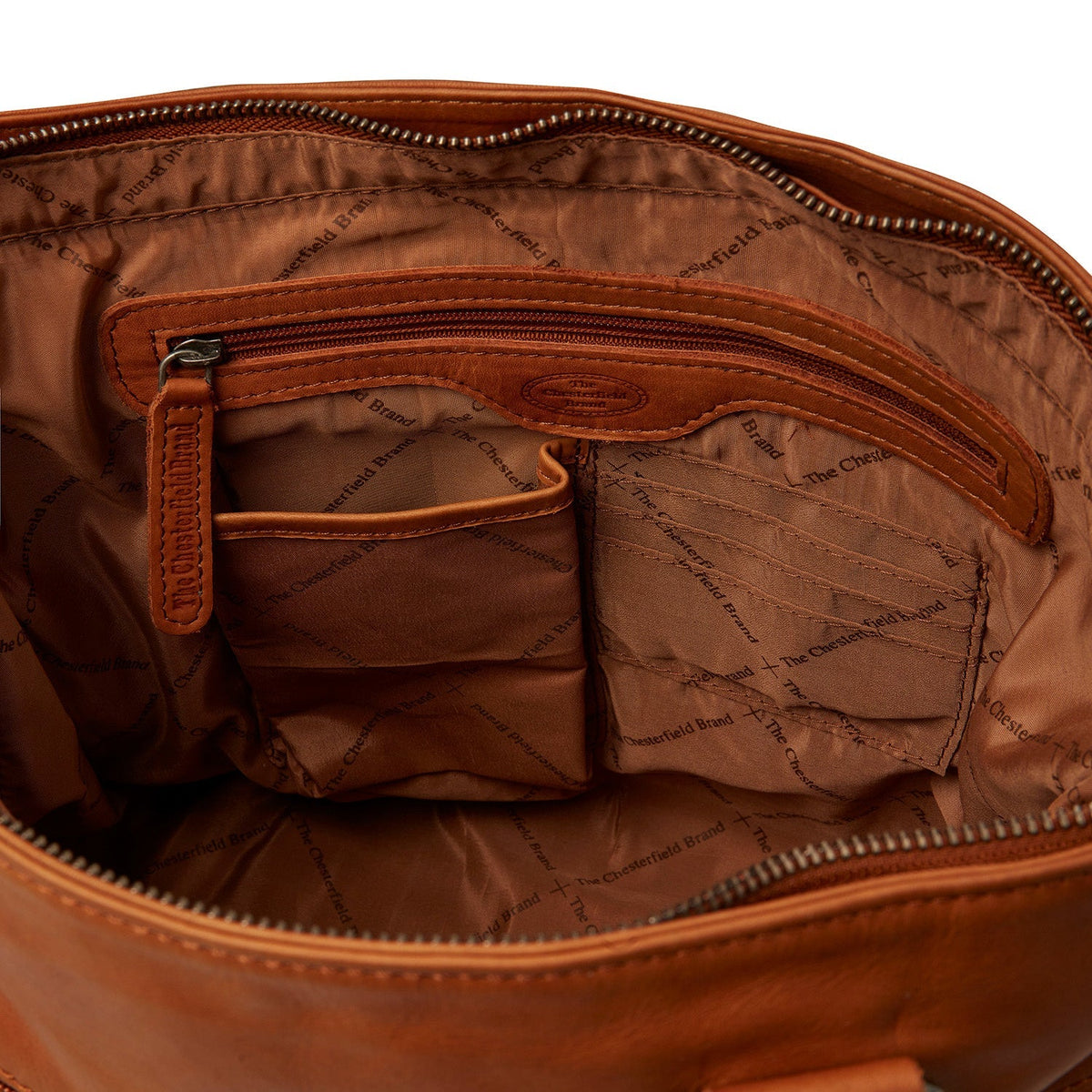 Solid Antique Brass Hardware &amp; Heavy-Duty Dual Zipper Detail on Rome Full-Grain Leather Shoulder Bag da Donna