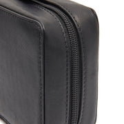 
Dettaglio ravvicinato of Classic Collar & Heavy-Duty Zipper Hardware on Leather Tech-Organizer Ardan da Donna da Donna