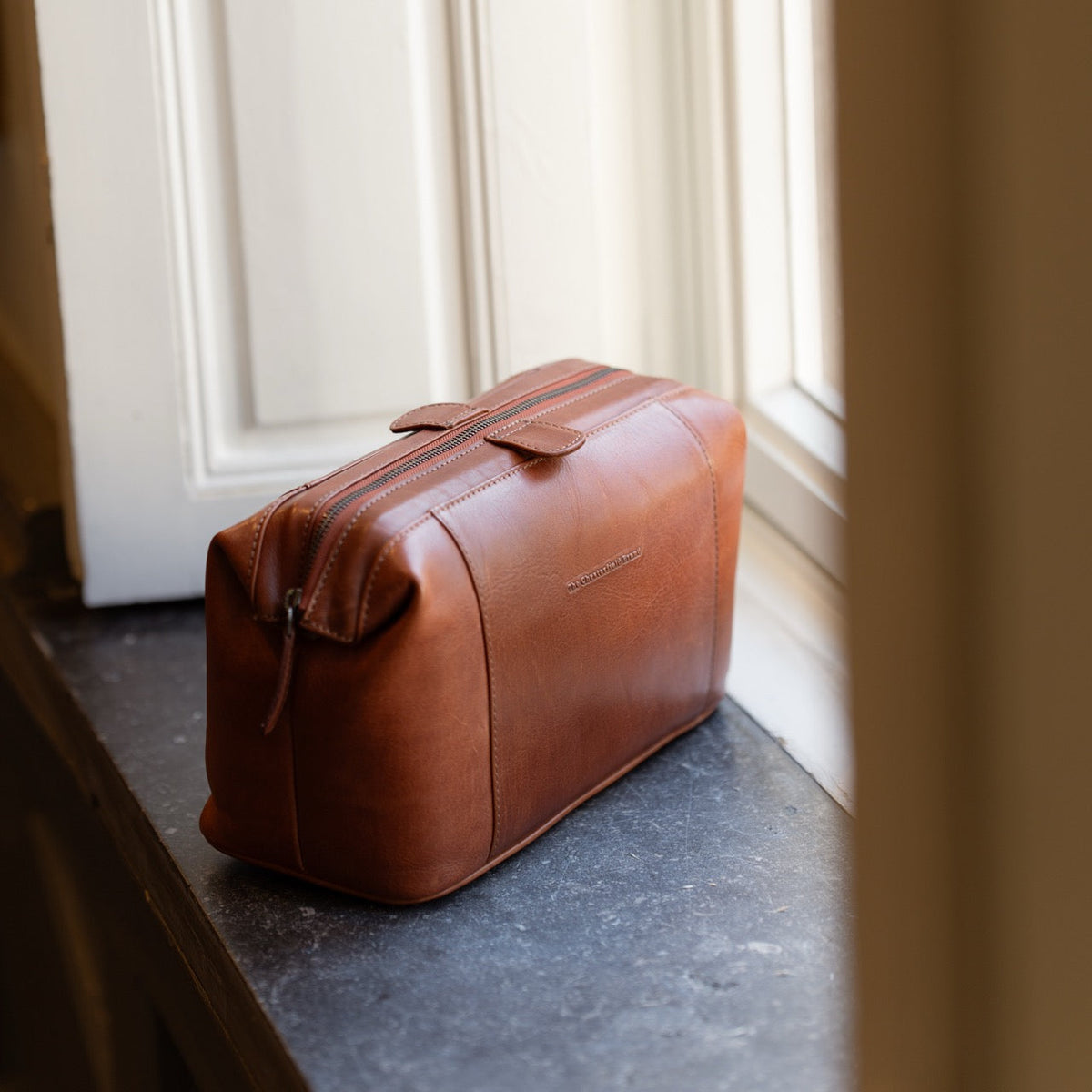 
Biassa Necessaire da viaggio in pelle pieno fiore – alternate product view 2
