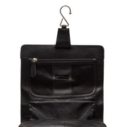 Dettaglio ravvicinato of Classic Collar &amp; Heavy-Duty Zipper Hardware on Rosario Full-Grain Leather Toiletry Bag da Donna