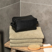 Classic 100% Full-Grain leather Goods - Vista posteriore Showing Tailored Shoulder Fit &amp; Clean Hemline