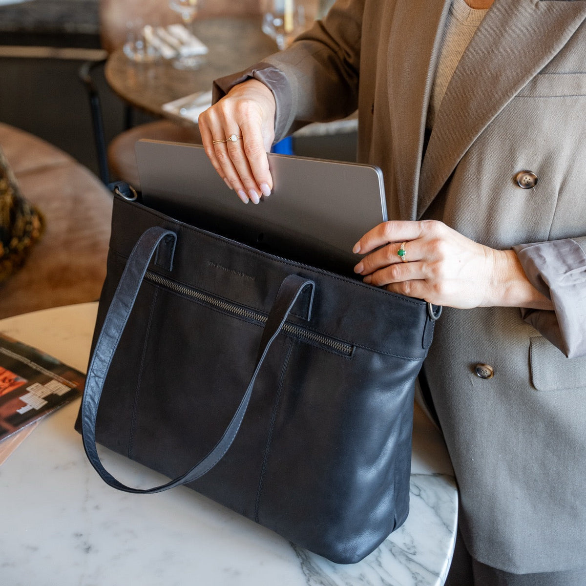 Solid Antique Brass Hardware &amp; Heavy-Duty Dual Zipper Detail on Osira Full-Grain Leather Tote Bag da Donna