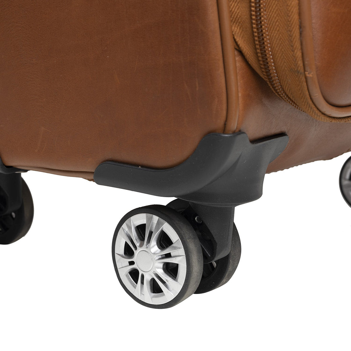Dettaglio ravvicinato of Classic Collar &amp; Heavy-Duty Zipper Hardware on Leather Trolley Key Largo da Donna
