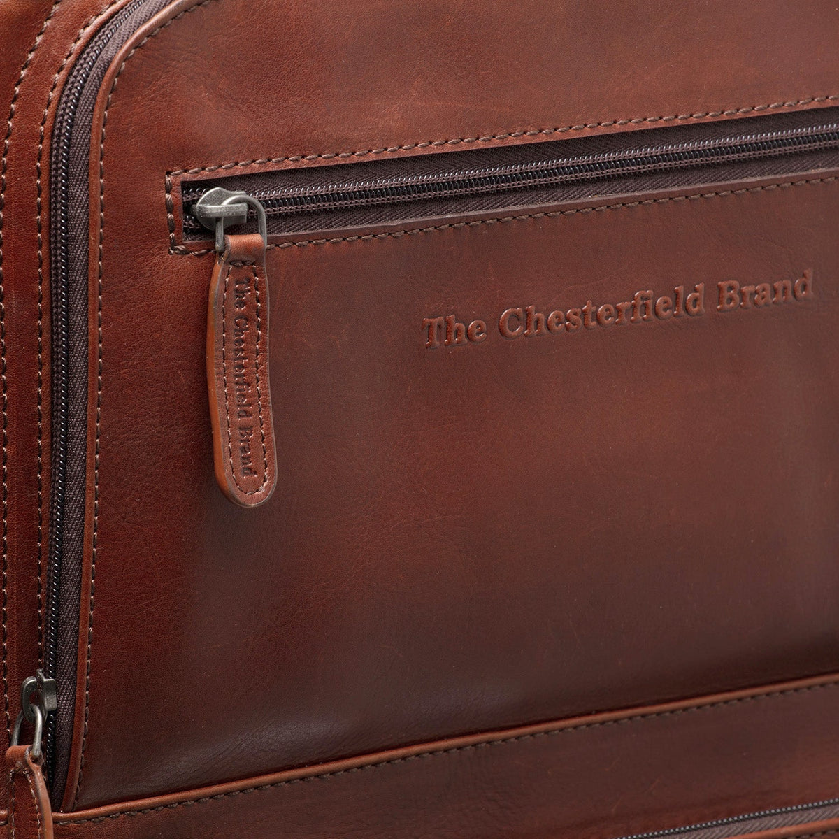 
Dettaglio ravvicinato of Classic Collar & Heavy-Duty Zipper Hardware on Leather Trolley San Marino da Donna da Donna