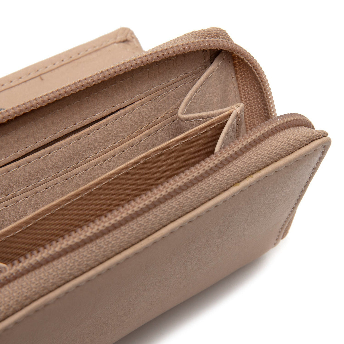 Solid Antique Brass Hardware &amp; Heavy-Duty Dual Zipper Detail on Floren Full-Grain Portafoglio in Pelle da Donna