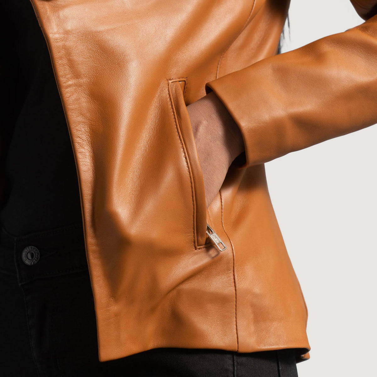Vista interna Showing Quilted viscose lining &amp; Dual Inside Utility Storage Pockets