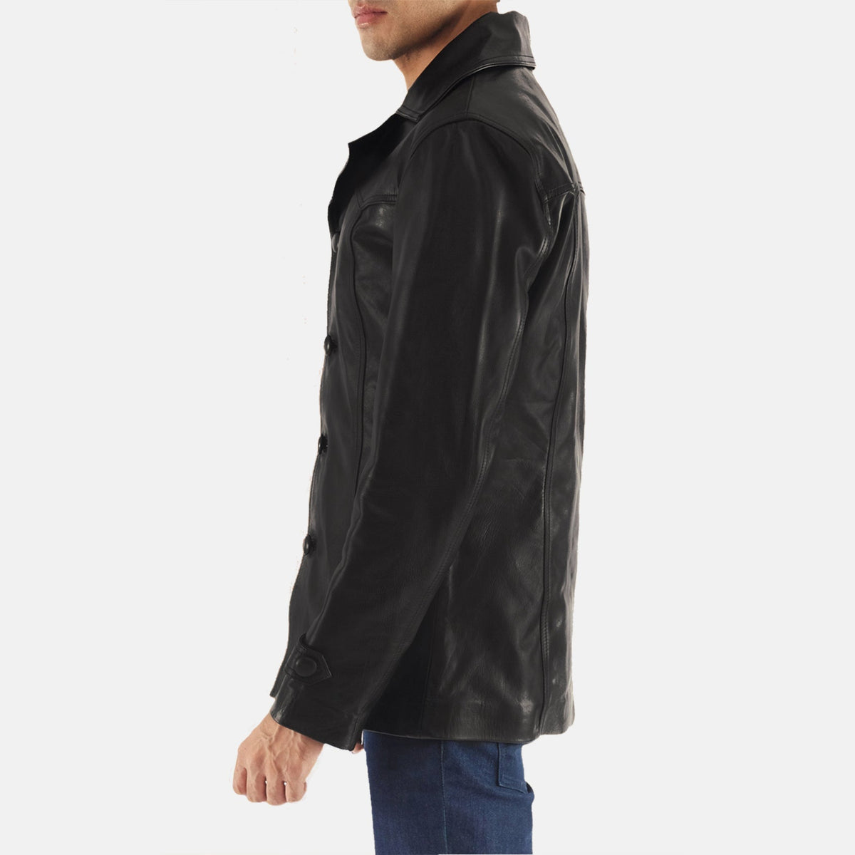 Dettaglio ravvicinato of Notch &amp; Button Hardware on Leo Nero Cappotto in Pelle da Uomo